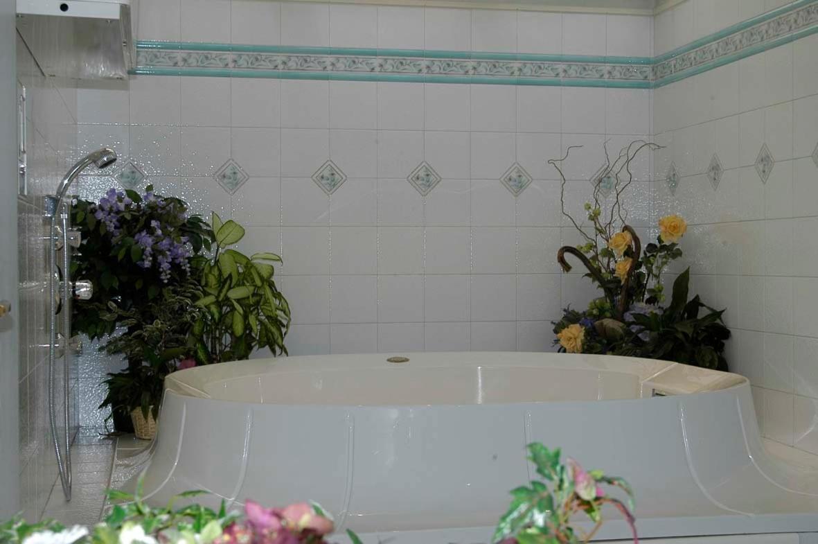 Debra Park Hotel Моена Екстериор снимка