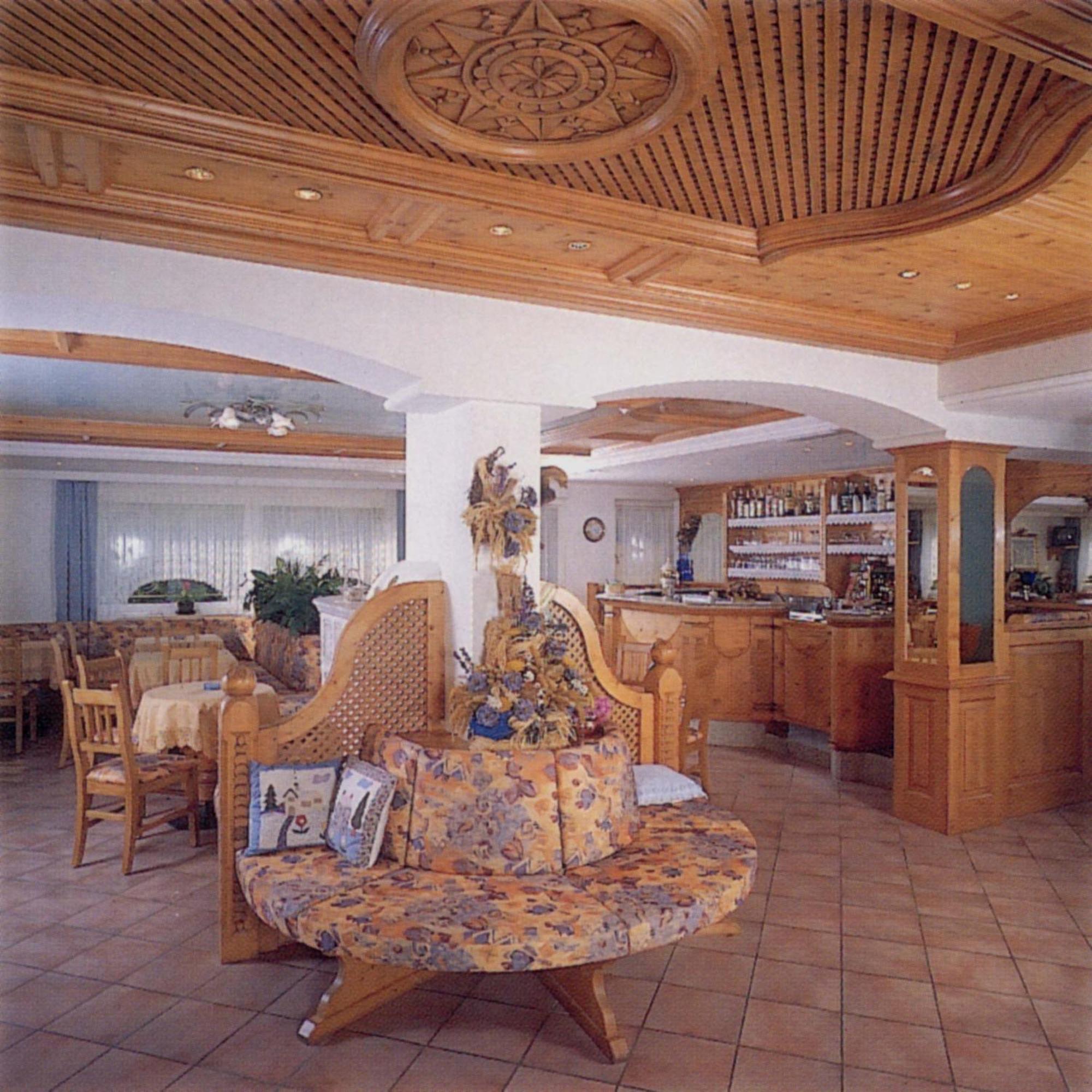 Debra Park Hotel Моена Екстериор снимка
